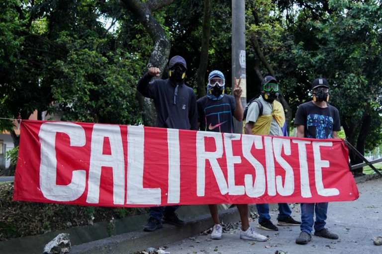 Siloé, al sur de Cali, es una de las zonas donde más se han presentado excesos y abusos policiales. Jóvenes piden paz y justicia.