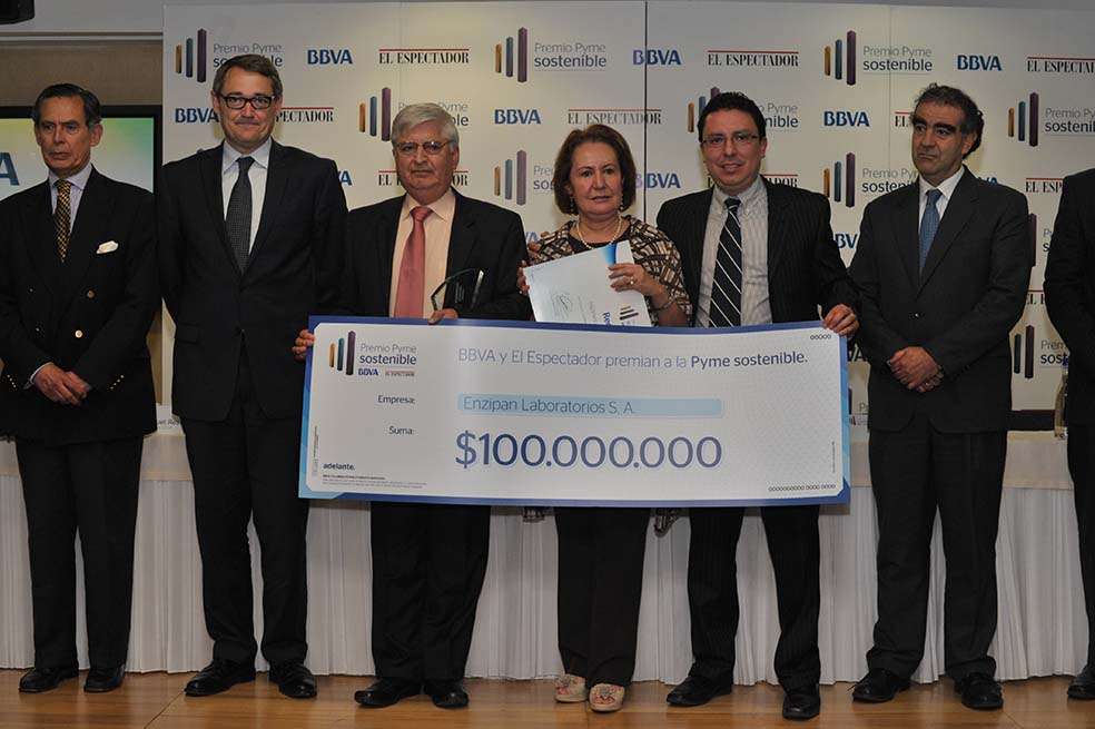 Entrega del premio Pyme Sostenible a Enzipan Laboratorios S.A. en  2012. /Luis Ángel - El Espectador