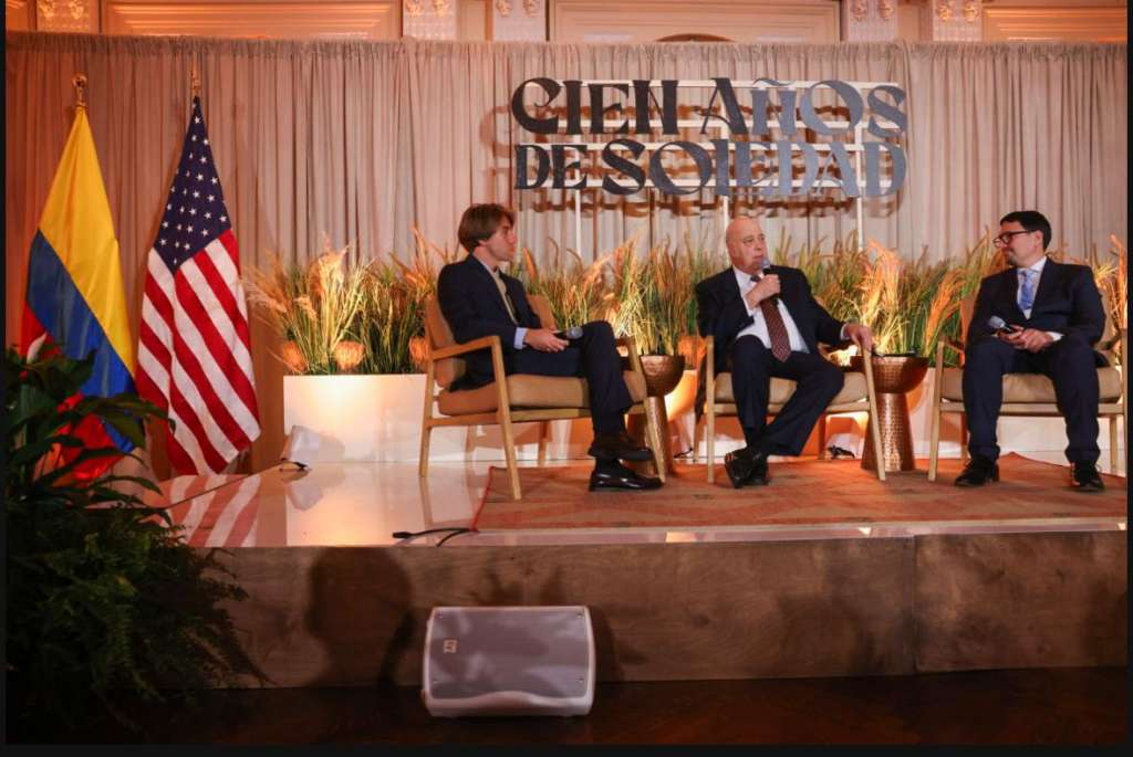 Daniel García-Peña, embajador de Colombia en los Estados Unidos;
Pierre Emile Vandoorne, director de Políticas Públicas para América Latina, Netflix y Daniel Marquínez, director de Proyectos Especiales de la Fundación Gabo.