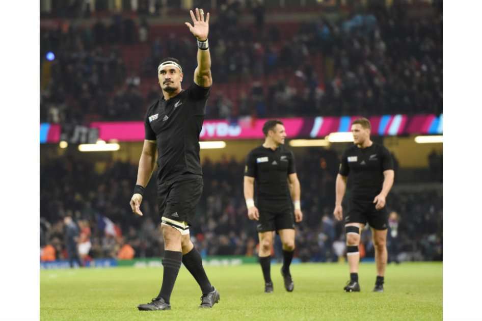 Jerome Kaino y los jugadores de los All Blacks celebran el triunfo contra Francia. Foto: EFE