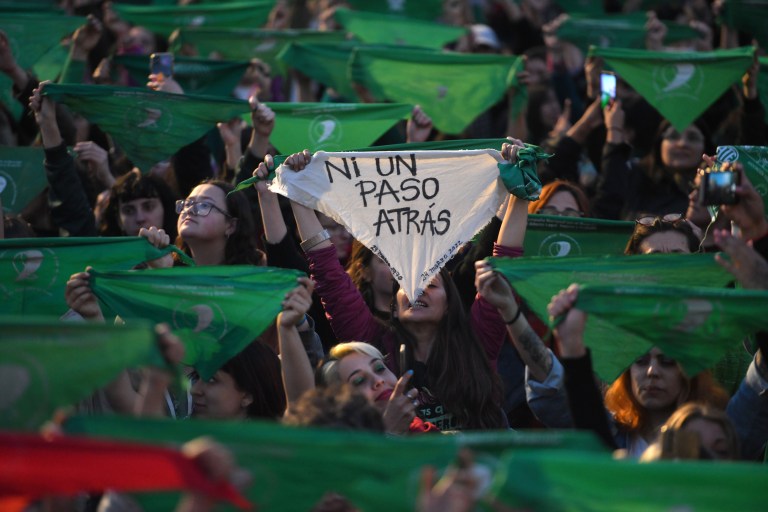 El partido de Milei presenta un proyecto para derogar la ley del aborto en Argentina
