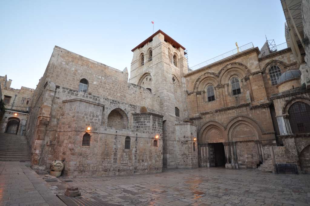 Esta es la Iglesia del Santo Sepulcro de Jerusalén, donde los investigadores encontraron restos de un jardín descrito en la Biblia como el lugar donde fue depositado Jesús después de su muerte.
