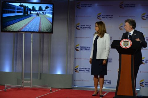 Santos anunció la construcción de 1.104 aulas en colegios del Pacífico