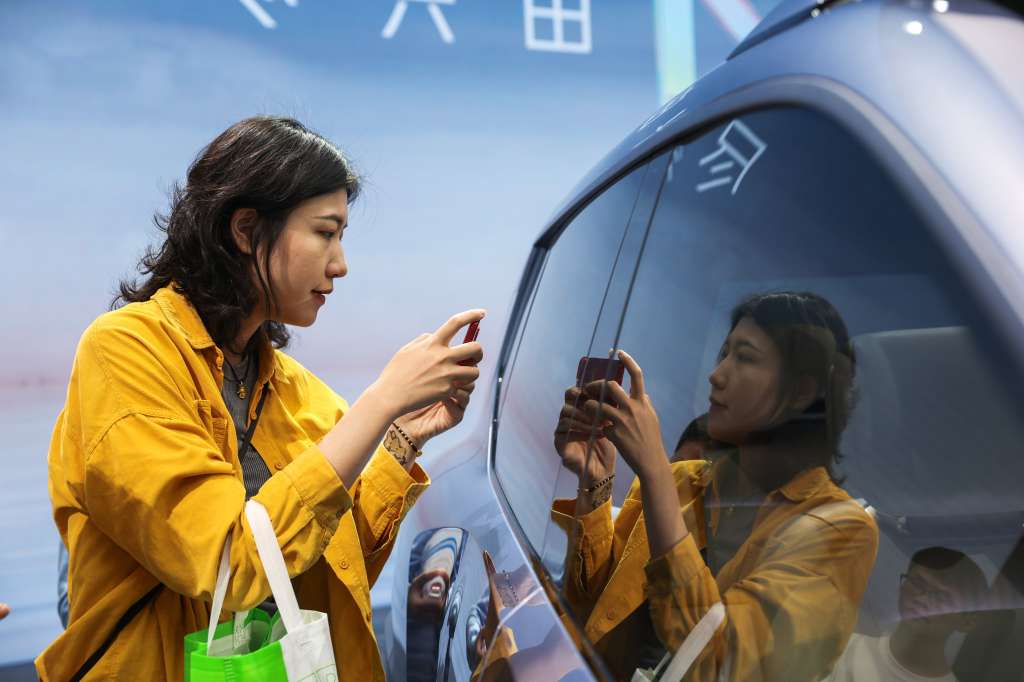 Beijing (China), 27/04/2024.- A visitor takes a photo of a Nissan Evo Concept model at the 2024 Beijing International Automotive Exhibition in Beijing, China, 27 April 2024. The 2024 Beijing International Automotive Exhibition will be held until 04 May. EFE/EPA/WU HAO