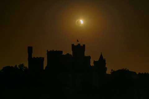 Así capturó un satélite el eclipse solar desde el espacio
