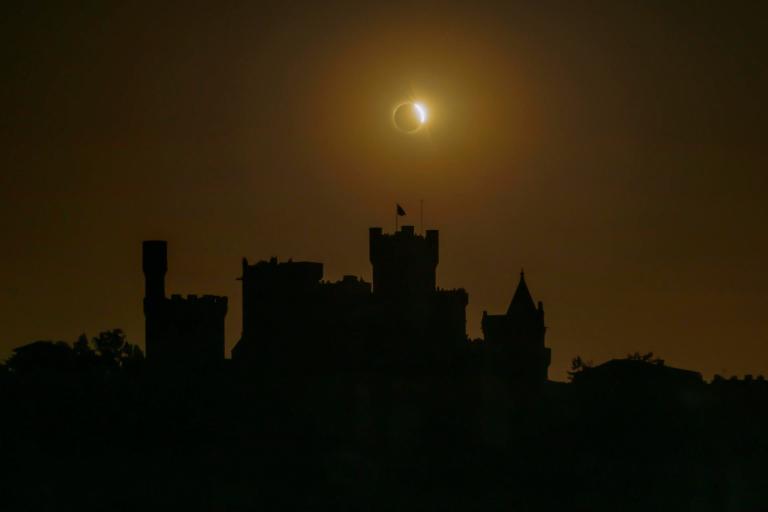 Así capturó un satélite el eclipse solar desde el espacio
