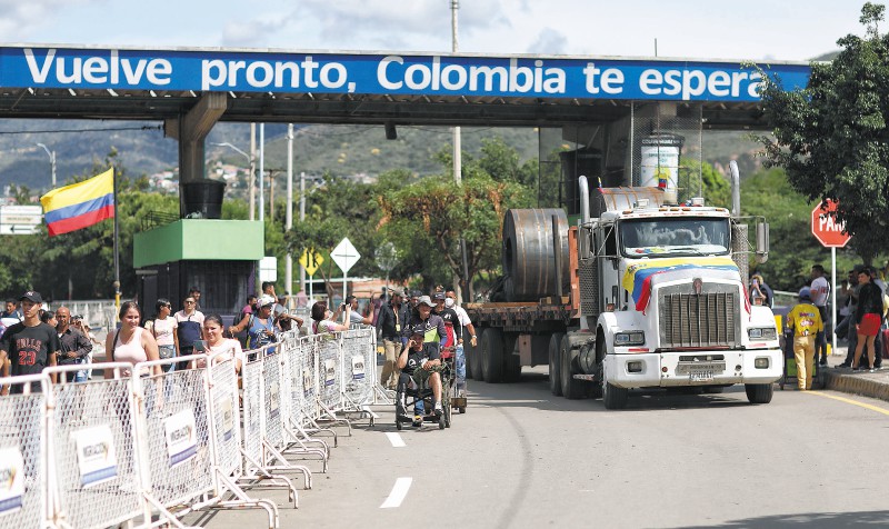 Este lunes transitaron nuevamente los camiones con carga por los puentes Simón Bolívar y Francisco de Paula Santander. / Jose Vargas