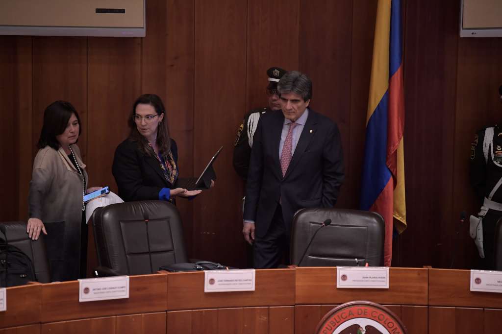 La Corte Constitucional recibió los argumentos a favor y en contra de la llamada ley de paz total, con la que el gobierno de Gustavo Petro puede entablar diálogos con grupos armados ilegales, como el Clan del Golfo y disidencias de las FARC.