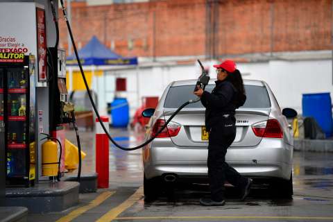Alza del petróleo por guerra con Irán presiona a gobiernos aliados de Trump en Latinoamérica