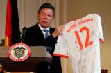 Santos recibe camisetas de Dortmund y Bayern