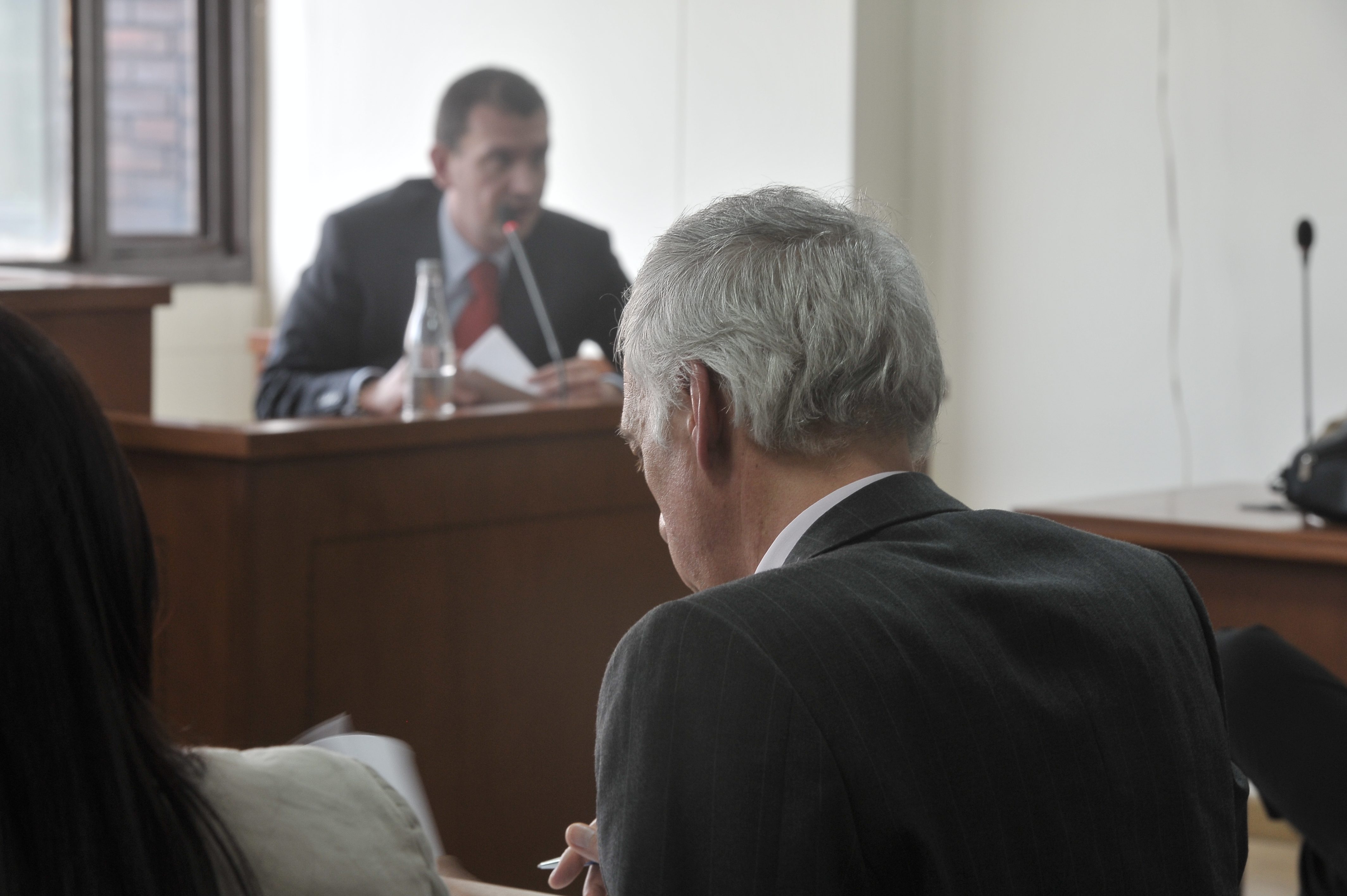 Contratista cordobés, condenado por el carrusel de la contratación y Samuel Moreno Rojas, exalcalde de Bogotá durante la audiencia (izq-der).