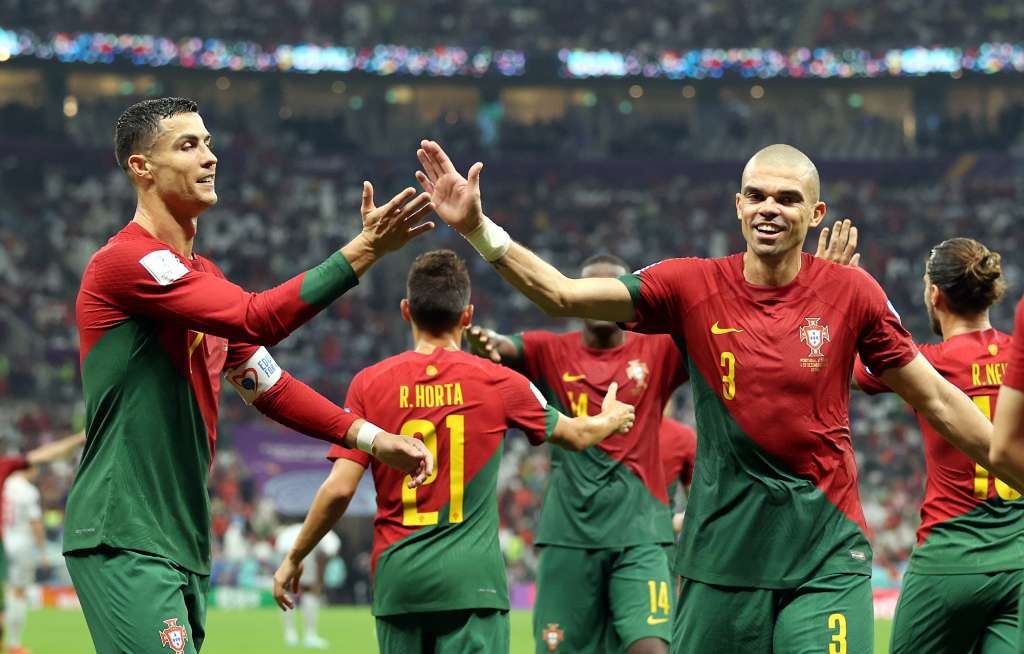 Lusail (Qatar), 06/12/2022.- Cristiano Ronaldo (L) of Portugal reacts with Pepe after the 6-1 during the FIFA World Cup 2022 round of 16 soccer match between Portugal and Switzerland at Lusail Stadium in Lusail, Qatar, 06 December 2022. (Mundial de Fútbol, Suiza, Estados Unidos, Catar) EFE/EPA/Abedin Taherkenareh