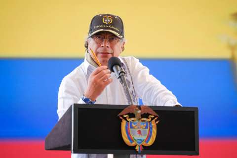 Sigue polémica por estrategia de gobierno Petro alrededor de denuncia sobre Nueva EPS