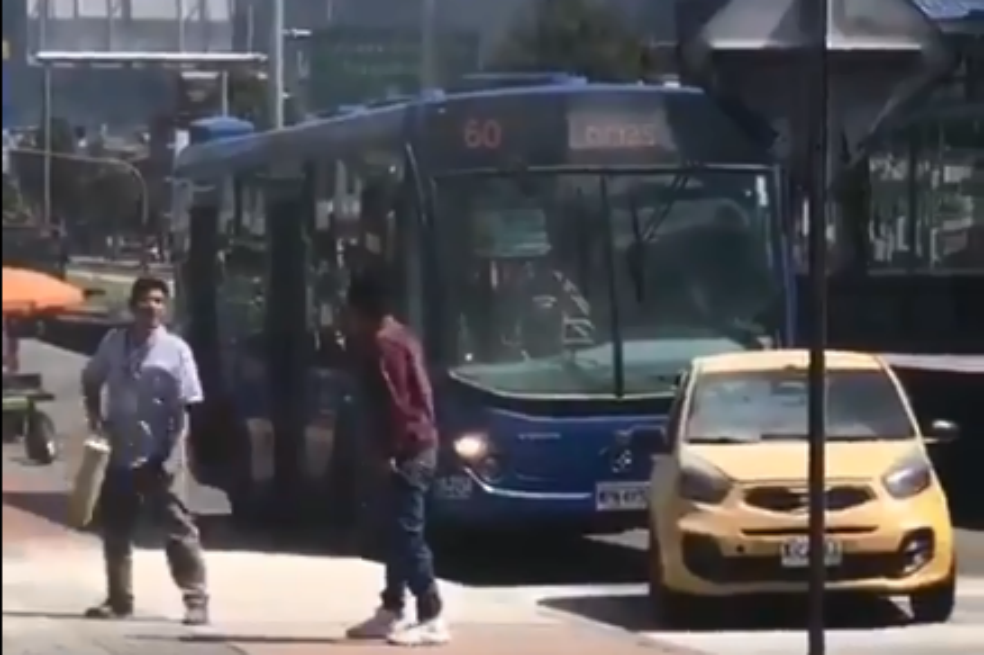 Pantallazo de video de Twitter: @EdixonRuizV