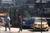 Taxista y conductor del Sitp protagonizaron riña en el centro de Bogotá
