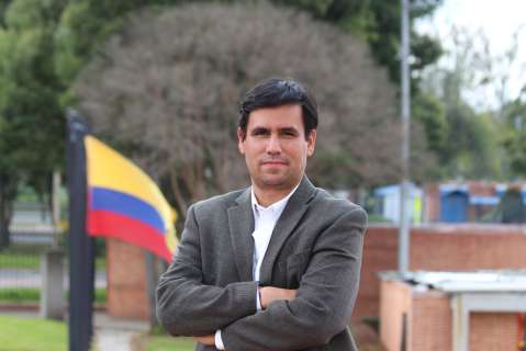 Emplear a mujeres, jóvenes y mayores de 50 años, el reto de Alfredo Bateman