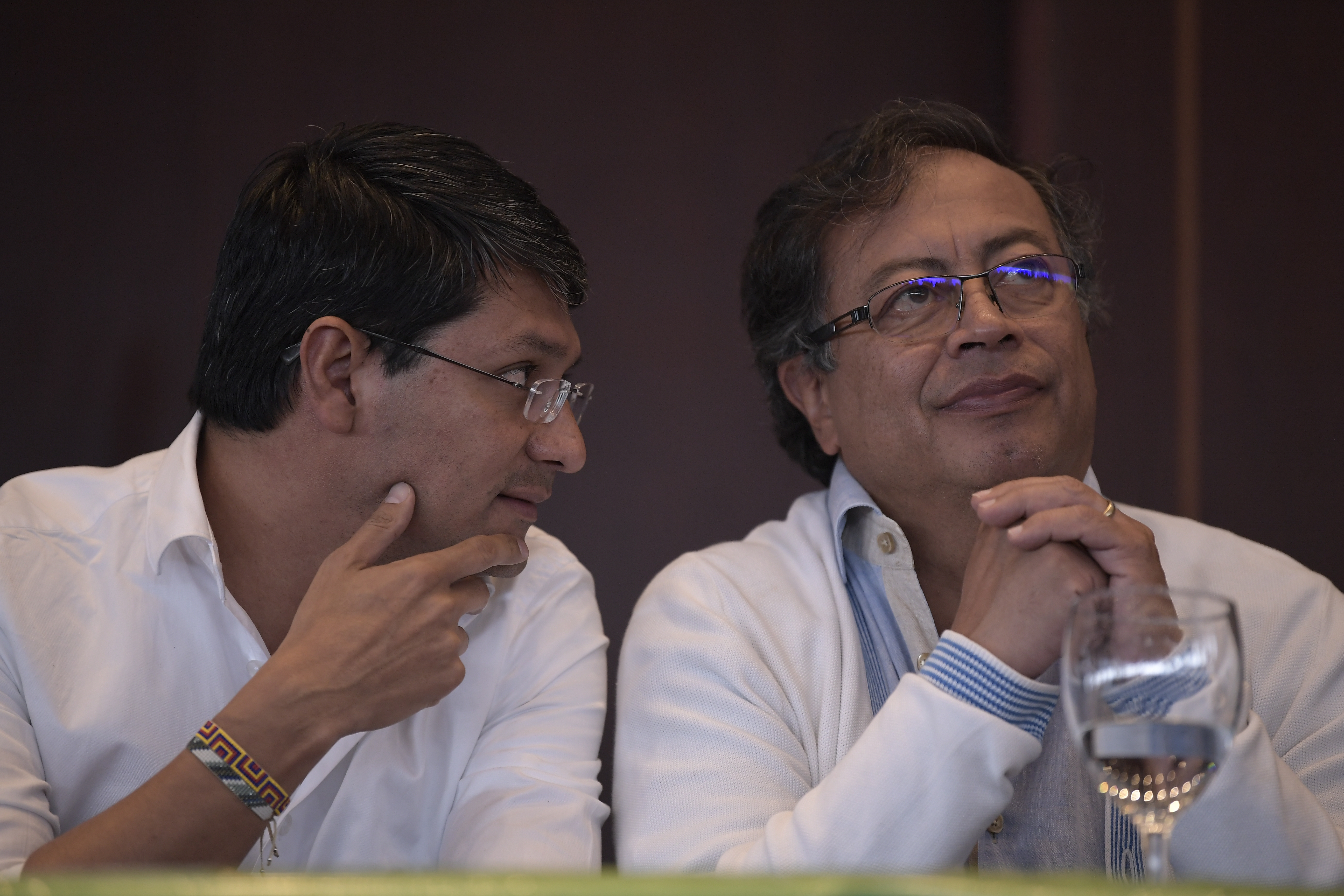Candidato a la presidencia del 2022 por el Pacto Histórico, recibe el respaldo del partido Verde a su candidatura.
