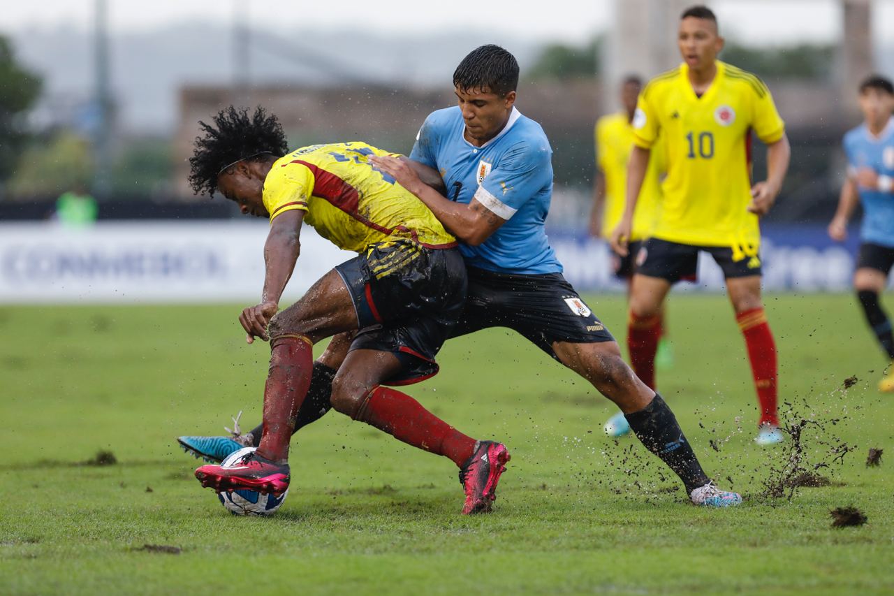 La selección sub 17 se estrenó con empate frente a Uruguay, en el Sudamericano de la categoría, en Ecuador.