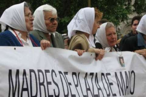 Abuelas de Plaza de Mayo presentan al nieto recuperado número 120