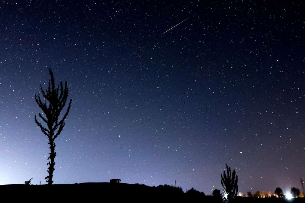 SKOPJE (Republic of North Macedonia), 13/12/2025.- A long exposure photo shows a Geminid meteor shower streaking across the night sky over the Skopska Crna Gora mountain, some 45km north from the capitol Skopje, Republic of North Macedonia, 14 December 2025. The Geminid meteor shower is one of the most spectacular celestial events of the year, filling the night sky with bright, slow-moving streaks of light. Originating from the asteroid 3200 Phaethon, the Geminids often display vivid colors and long trails, making them a favorite among astronomers and night-sky photographers alike. EFE/EPA/GEORGI LICOVSKI