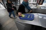 ¿Cuántos transbordos puede hacer en Transmilenio y SITP? ¿Sirve pagar con debito?