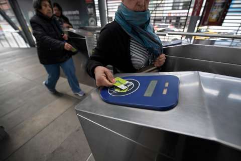Sin filas ni puntos físicos: así funciona la recarga digital de la tarjeta TuLlave