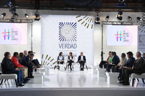 Comisión de la Verdad le pide al Gobierno negociar con grupos armados ilegales