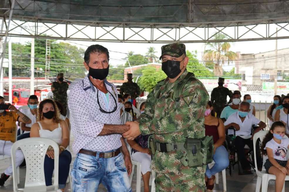 Hermes Navarro, padre de Euclides Navarro y el comandante del Batallón