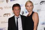 Charlize Theron y Sean Penn planean adoptar un bebé
