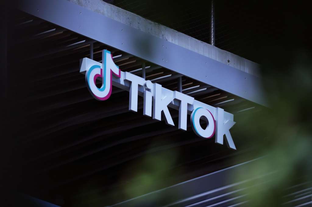 Los Angeles (United States), 24/04/2024.- A sign is on display at TikTok in Los Angeles, California, USA, 24 April 2024. US President Biden signed on 24 April a law that would ban Chinese-owned TikTok unless it is sold within a year. EFE/EPA/ALLISON DINNER