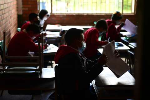 El contrato corrupto para poner internet en 88 colegios que no tenían estudiantes