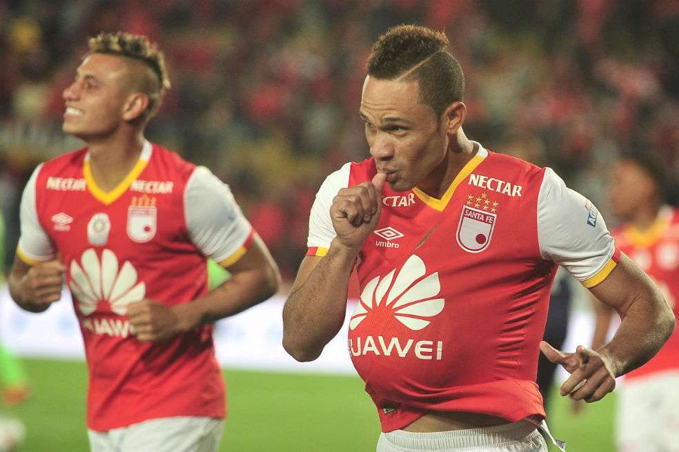 Anderson Plata celebra el segundo gol de Santa Fe frente al Cali. / Óscar Pérez