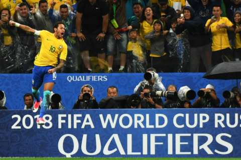 Brasil ratificó su clasificación a Rusia 2018 y dejó a Paraguay en la cuerda floja