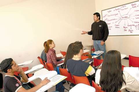 Profesores universitarios solicitan ser vacunados en fase tres por ser población de riesgo