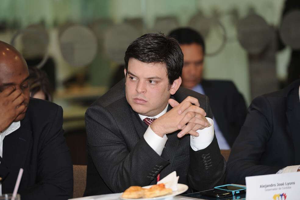 Alejandro Lyons es acusado de robar $9.000 millones mientras fue gobernador.