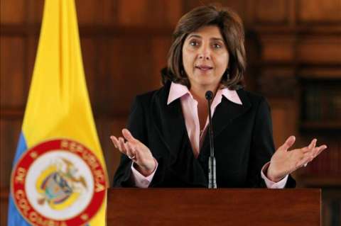 Maduro pidió a Santos ‘controlar’ a medios de comunicación, según María Ángela Holguín