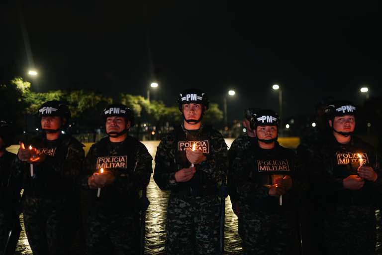 El cabo Restrepo declaró que, en el tiempo que estuvo en el Ejército, “vivimos momentos difíciles, pero afortunadamente el Señor nos libró; pero nada de esto es comparado con lo que haya podido pasar a una persona o a un pelotón. De 126, fueron 69 víctimas. Eso es demasiado. Creo que esta noticia le dio la vuelta al mundo, ya que estos aviones Hércules se dice que son uno de los más seguros del mundo”.