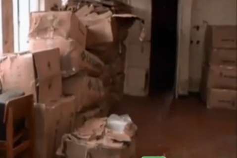 Aparece otra bodega con útiles escolares abandonados y en malas condiciones
