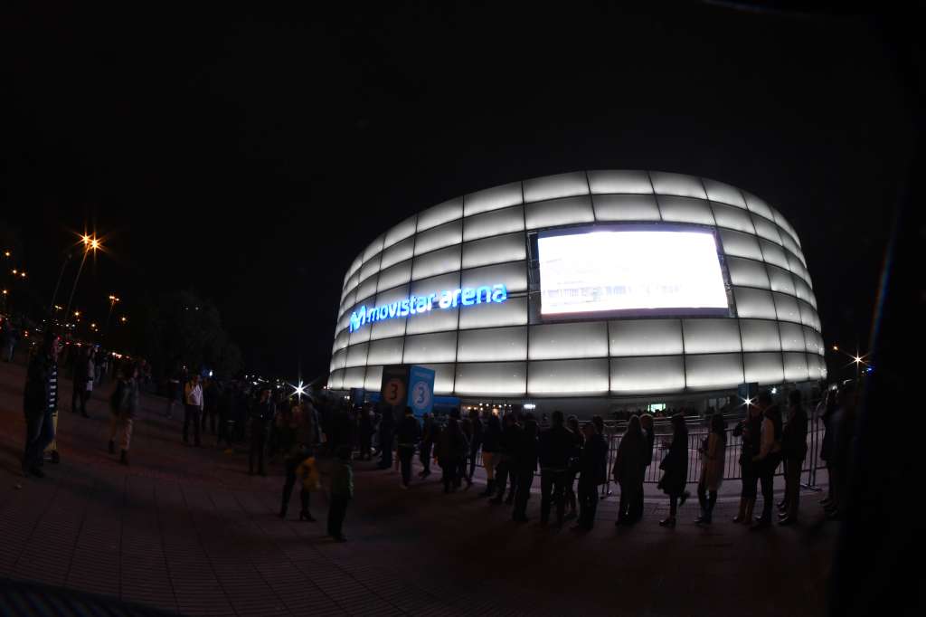 Fachada e iluminación del Movistar Arena de Bogotá.