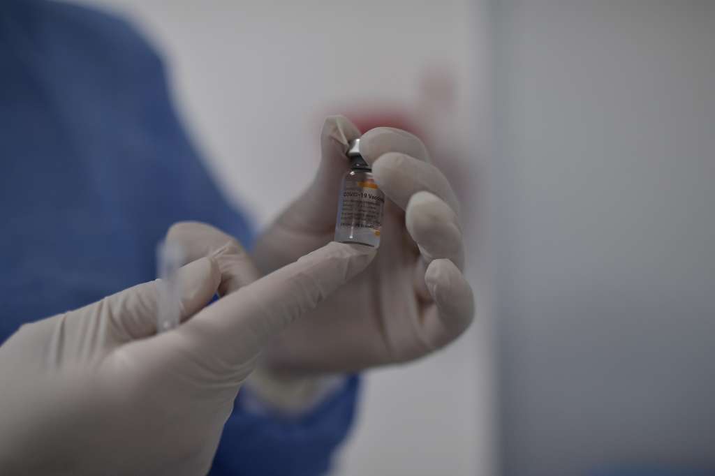 Jornada de vacunación de personas de la tercera edad contra el Covid19 con la vacuna Pfizer en Viva 1A IPS