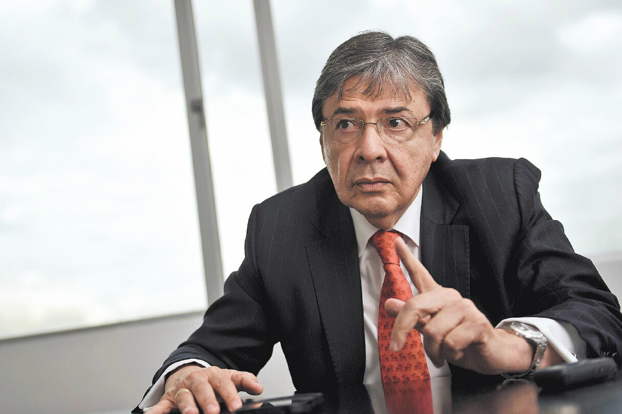 El ministro de Defensa tendrá que enfrentar en exactamente una semana dos intentos de moción de censura, uno de la Cámara y otro del Senado. / Luis Ángel - El Espectador