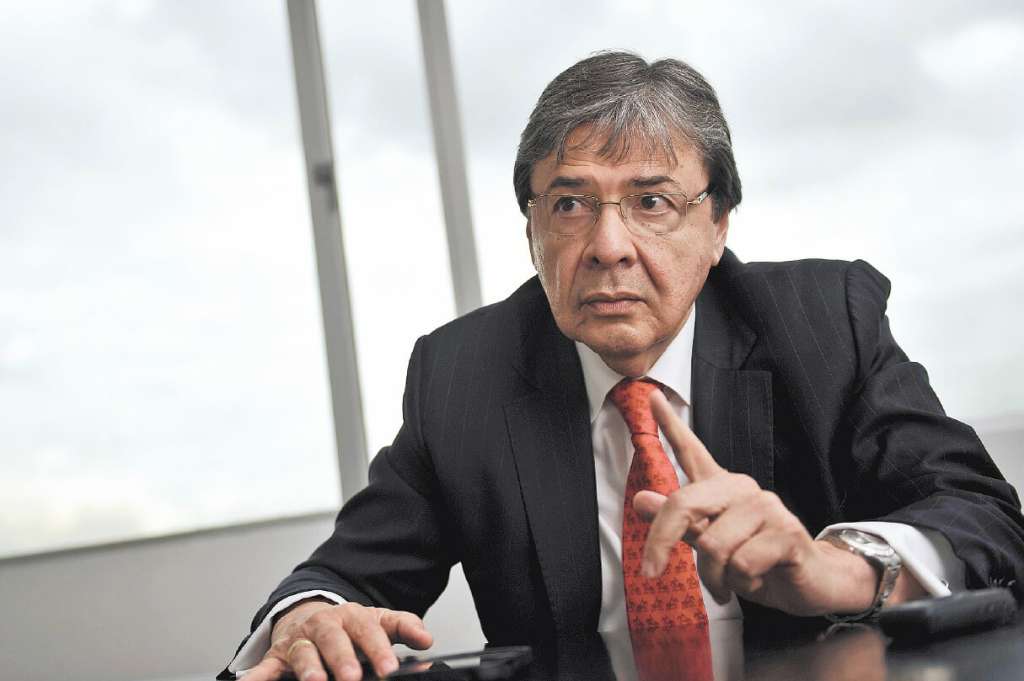 El ministro de Defensa tendrá que enfrentar en exactamente una semana dos intentos de moción de censura, uno de la Cámara y otro del Senado. / Luis Ángel - El Espectador