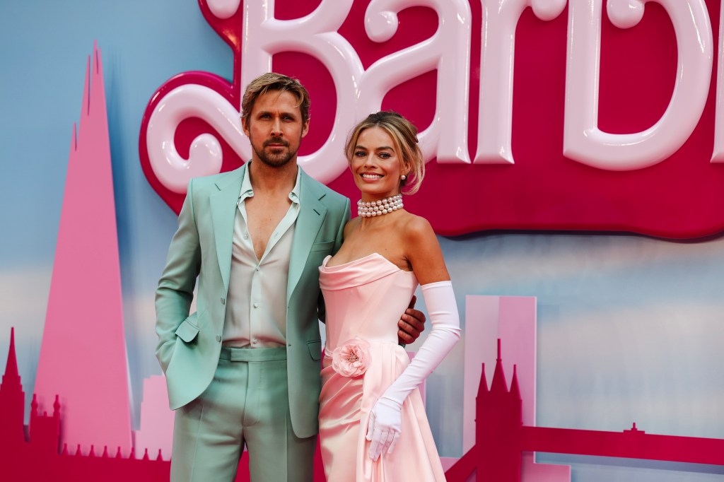 London (United Kingdom), 12/07/2023.- Canadian actor Ryan Gosling (L) and Australian actor Margot Robbie (R) pose on the pink carpet at the European premiere of 'Barbie' in central London, Britain, 12 July 2023. The film will be released in cinemas from 21 July 2023. (Cine, Reino Unido, Londres) EFE/EPA/ANDY RAIN