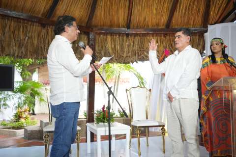 Petro posesionó a Gregorio Eljach como nuevo procurador general
