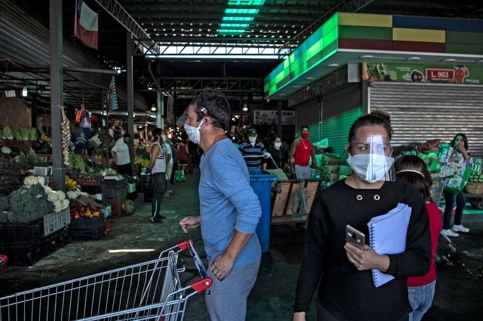 Durante los últimos días cientos de personas han incumplido las medidas de cuarentena decretadas en Santiago de Chile. / AFP