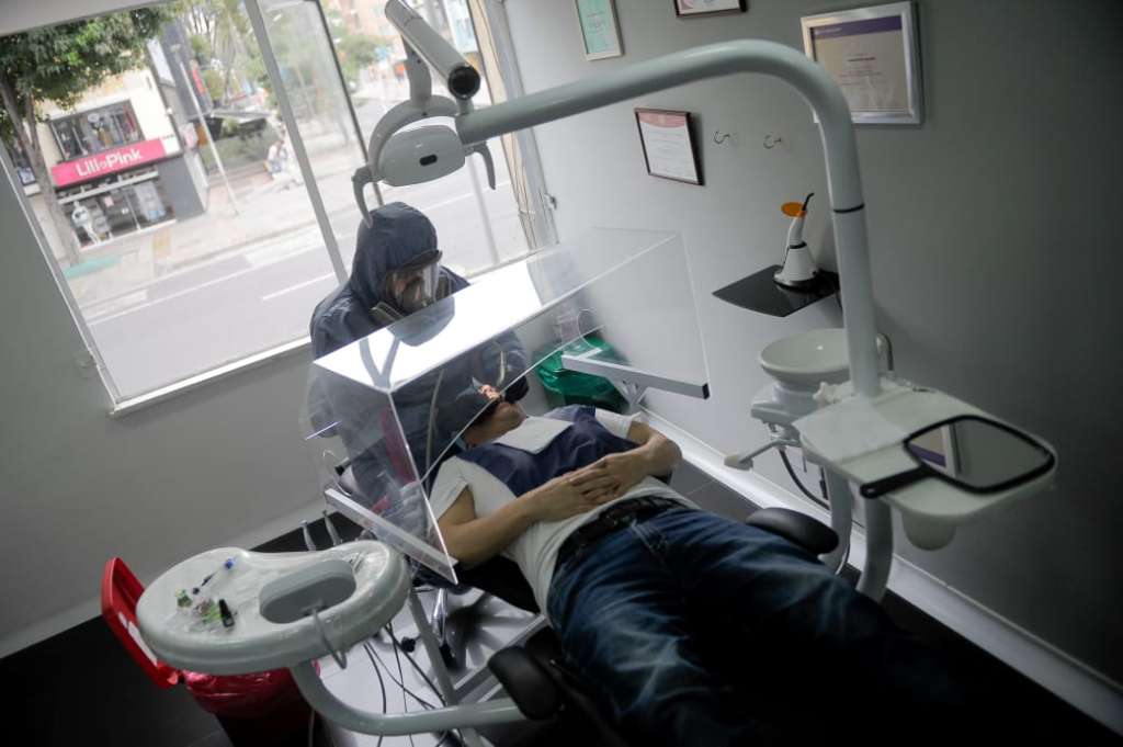 Aunque algunos procedimientos odontológicos son considerados urgencias médicas, desde el inicio de la cuarentena muchos odontólogos se abstuvieron de trabajar por falta de protocolos de bioseguridad.