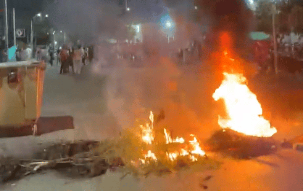 Imagen de video en redes sociales de las protestas en la Terminal de Cartagena.