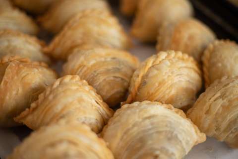 ¡Exquisitos! Aquí te damos la receta para preparar pasteles de pollo
