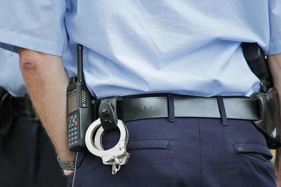 Los menores tenían seis armas, entre ellas cinco revólveres y una pistola con silenciador y un proveedor. / Imagen de referencia / Pixabay