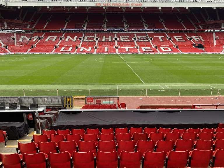 En Mánchester (Inglaterra), la sugerencia es divertirse al máximo con su inmensa oferta deportiva y turística. Para ello, sugerimos visitar los campos del Manchester United e inspirarse en la escena artística de la ciudad.